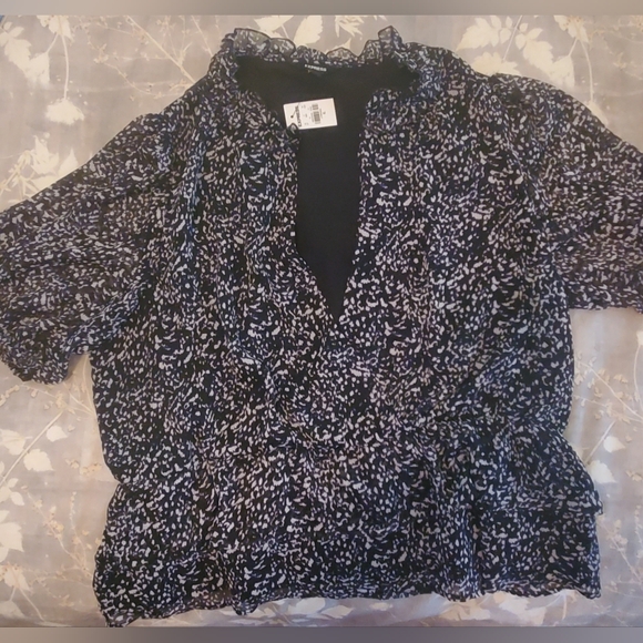 NWT Express low cut faux wrap top, very dark navy with white print size XL. - Picture 2 of 6